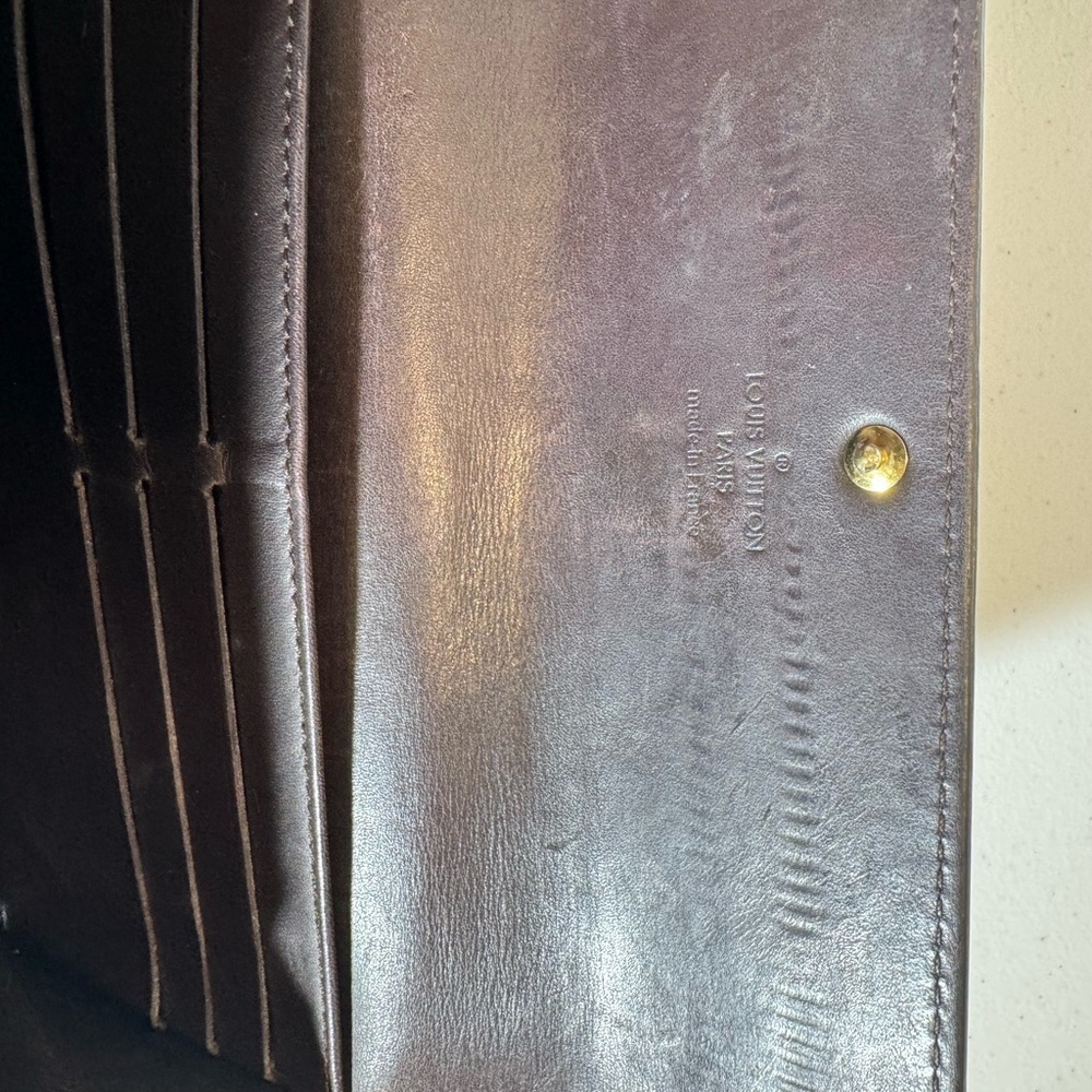 AUTHENTIC Louis Vuitton Vernis Embossed Women's Clutch/Wallet in Burgundy - Picture 9 of 10